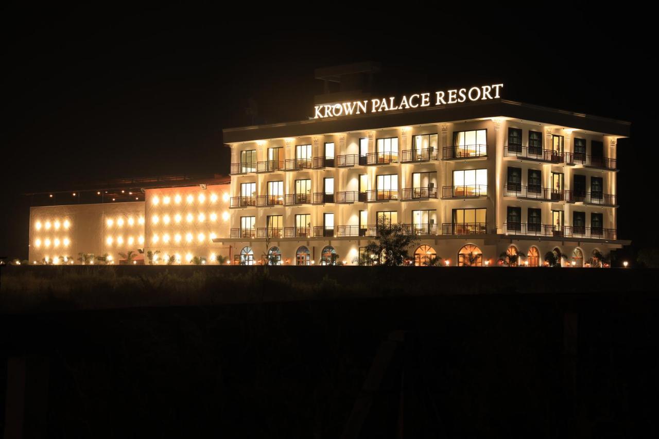 Krown Palace Resort ศิลวัสสา ภายนอก รูปภาพ