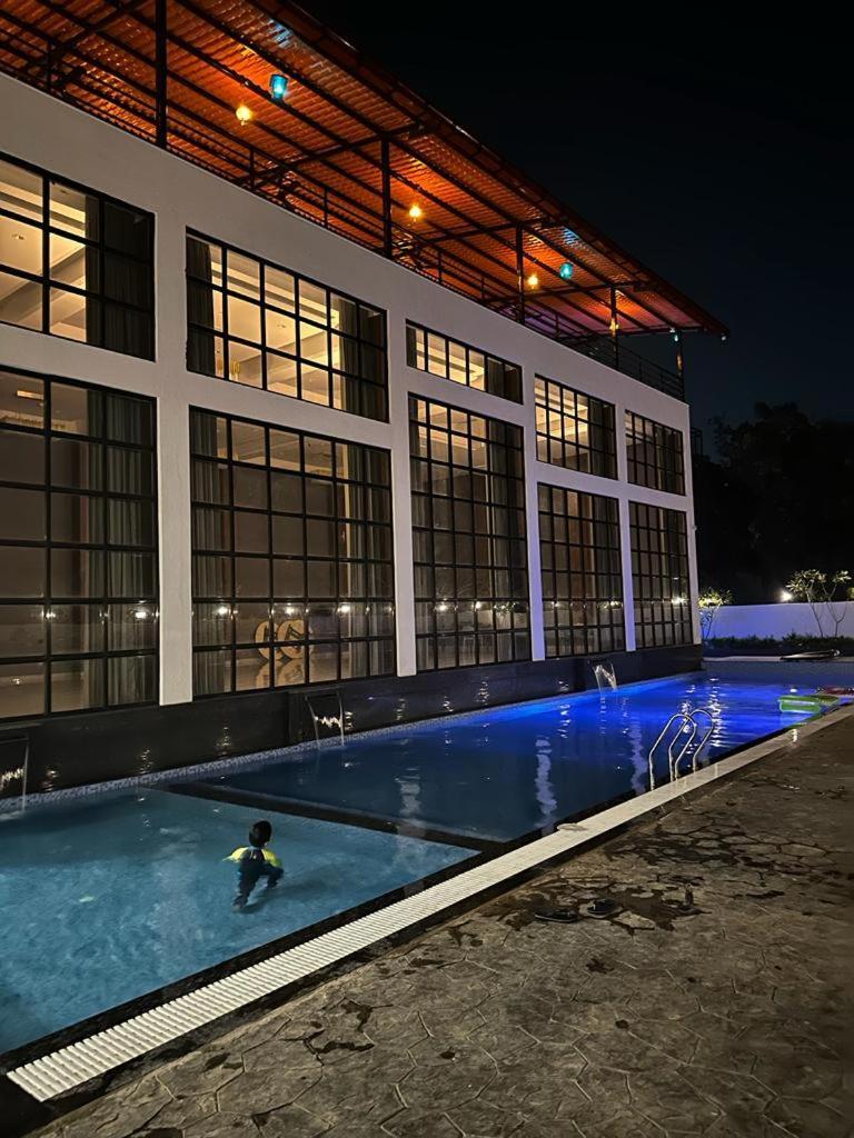 Krown Palace Resort ศิลวัสสา ภายนอก รูปภาพ