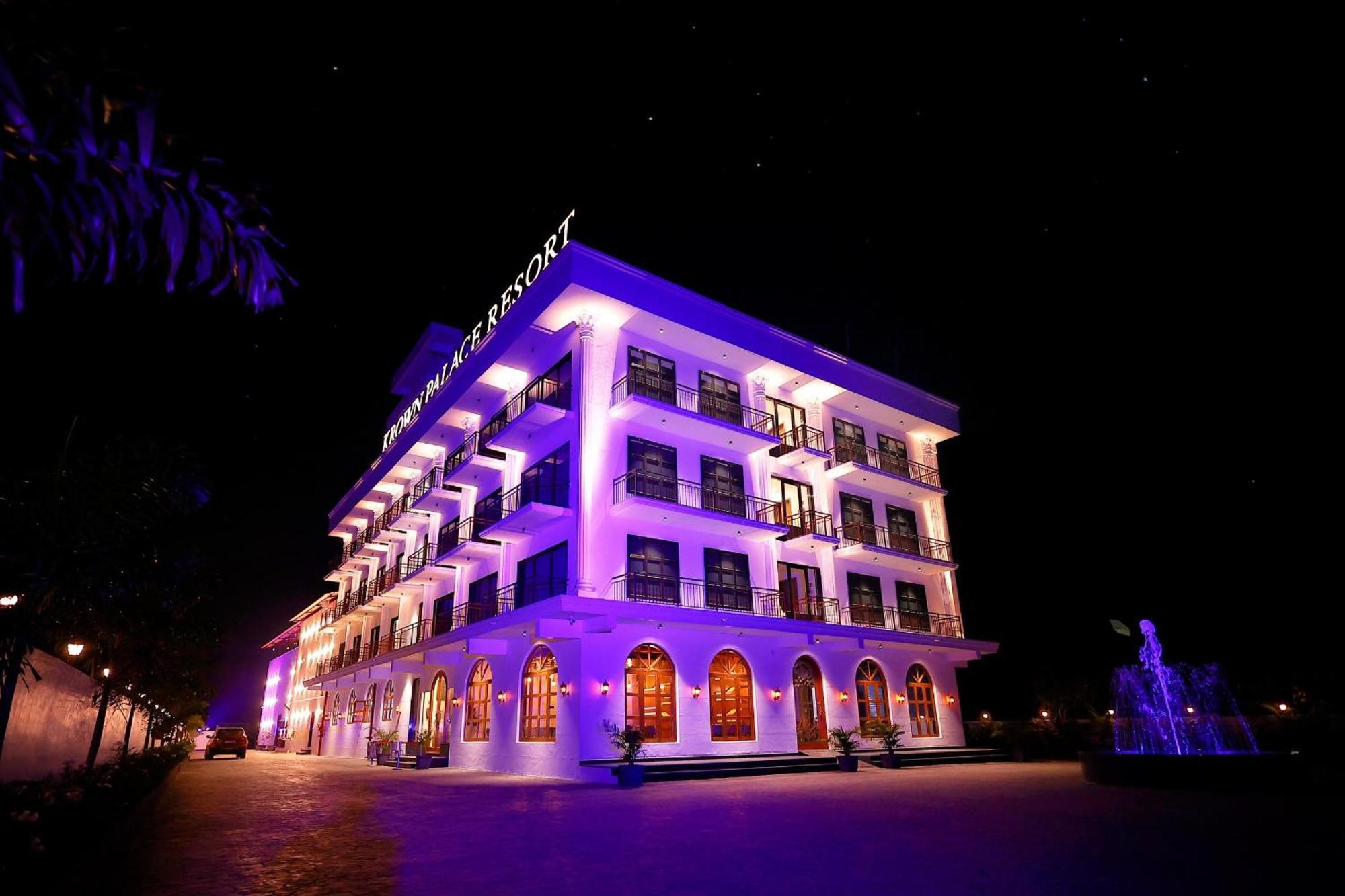 Krown Palace Resort ศิลวัสสา ภายนอก รูปภาพ