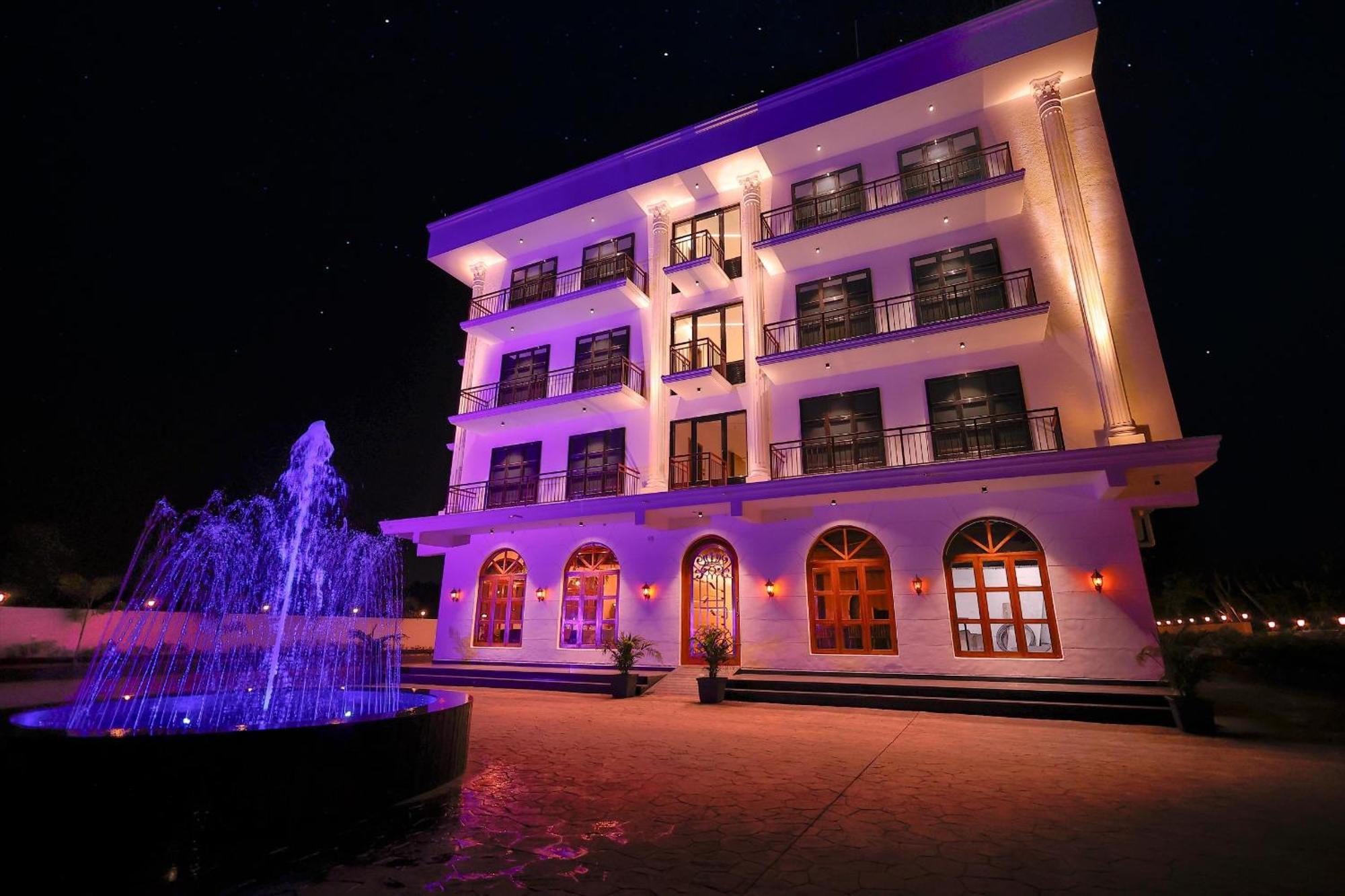 Krown Palace Resort ศิลวัสสา ภายนอก รูปภาพ