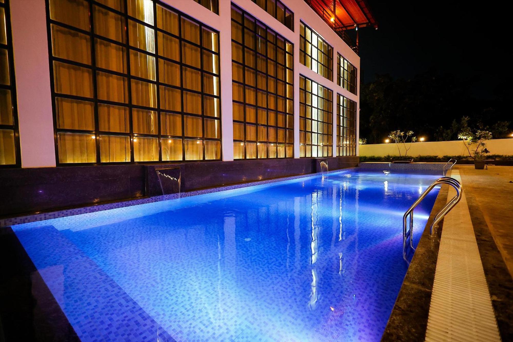 Krown Palace Resort ศิลวัสสา ภายนอก รูปภาพ